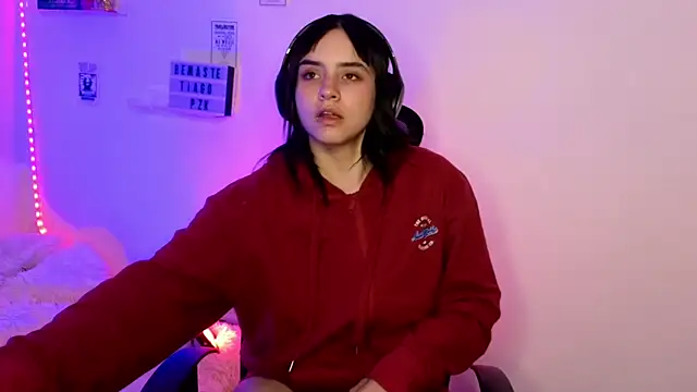 Emily Lindey online show from 04/01/26, 06:14