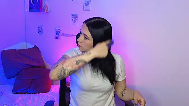 Emily Lindey online show from 04/14/26, 03:56