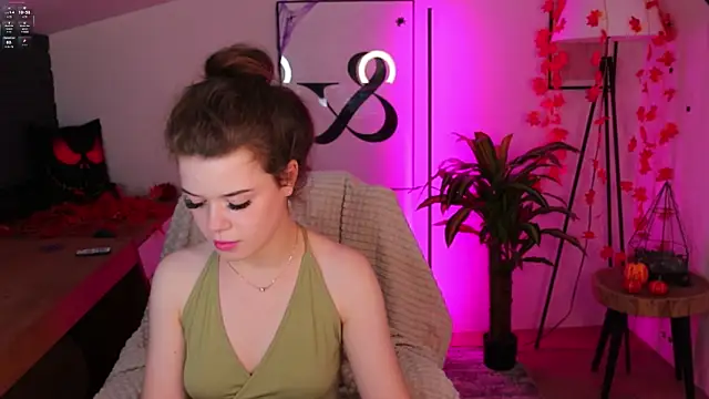 Hot  Tiny online show from 10/30/25, 01:34