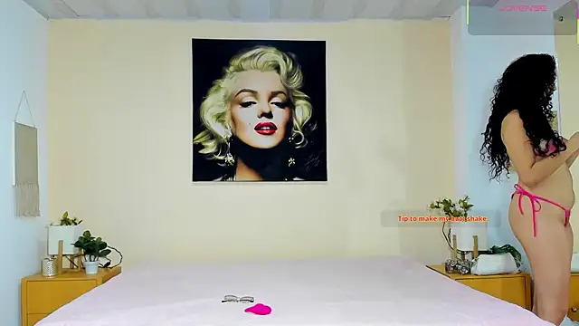 Snapshot of SSWEETSIINNN chatting on 10/24/25, 01:13 SSWEETSIINNN online show from 10/24/25, 01:13