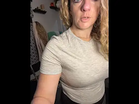 queenkelly1234 online show from 11/23/25, 07:46