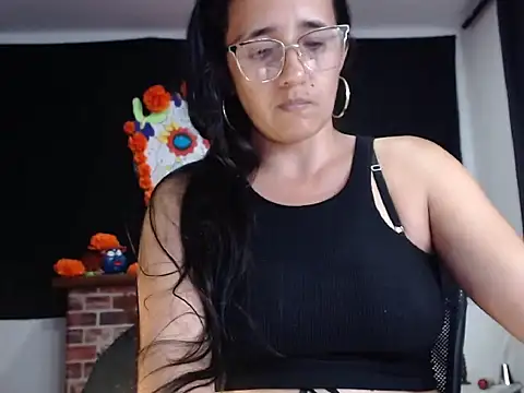 Lucyy Naugthy online show from 11/13/25, 06:29