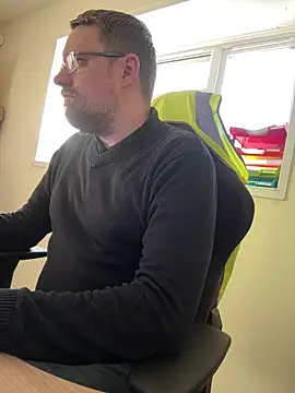 Snapshot of Otis_Firefly chatting on 10/21/25, 07:53 Otis Firefly online show from 10/21/25, 07:53