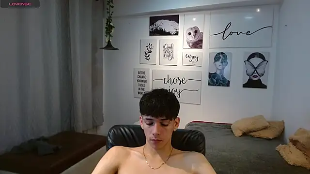 AmethystShadow17 online show from 11/30/25, 02:43