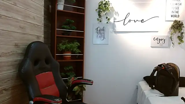 AmethystShadow17 online show from 04/23/26, 04:24