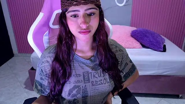 dafne17  online show from 11/30/25, 12:42