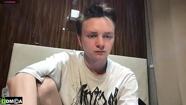 Snapshot of Logan_mett chatting on 11/19/25, 03:45 Logan mett online show from 11/19/25, 03:45