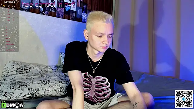 Snapshot of Logan_mett chatting on 12/01/25, 11:32 Logan mett online show from 12/01/25, 11:32