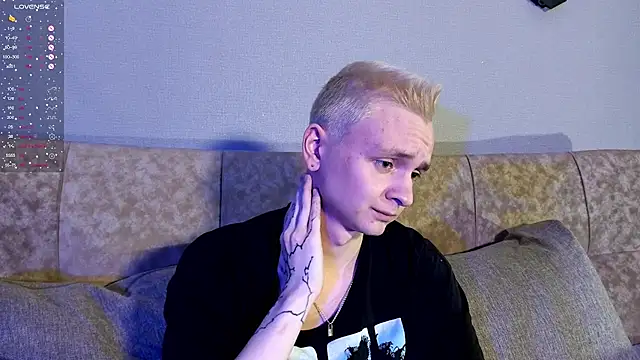 Snapshot of Logan_mett chatting on 12/04/25, 08:12 Logan mett online show from 12/04/25, 08:12