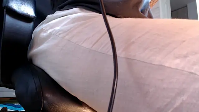 Snapshot of shanabellucy chatting on 04/14/26, 01:11 shanabellucy online show from 04/14/26, 01:11