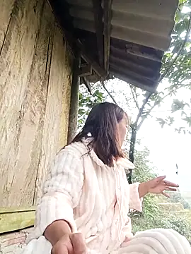 Nguyet2k4 online show from 12/05/25, 01:14