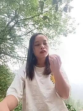 Nguyet2k4 online show from 04/15/26, 11:16