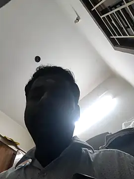 Snapshot of Vickyins480000 chatting on 12/19/25, 04:47 Vickyins480000 online show from 12/19/25, 04:47