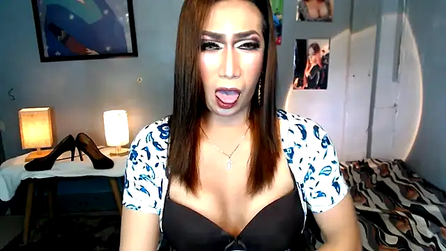 littleredbunny27 online show from 04/08/26, 07:03