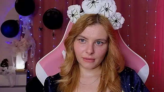 Snapshot of newday-off chatting on 10/24/25, 05:04 newday-off online show from 10/24/25, 05:04