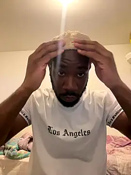 Snapshot of MonJahaaa chatting on 11/18/25, 09:25 MonJahaaa online show from 11/18/25, 09:25