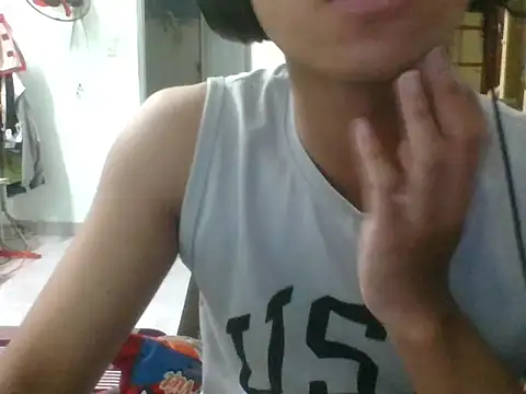 Snapshot of kave2033 chatting on 10/16/25, 02:29 kave2033 online show from 10/16/25, 02:29