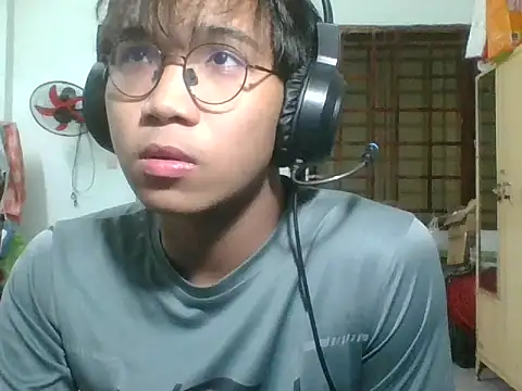 Snapshot of kave2033 chatting on 11/02/25, 02:52 kave2033 online show from 11/02/25, 02:52