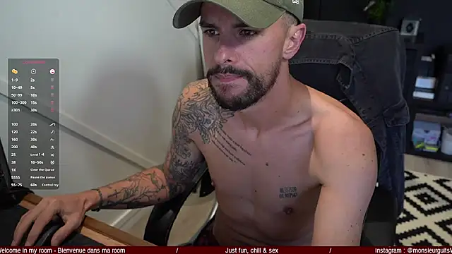 Snapshot of monsieurguitsxxx chatting on 10/24/25, 08:00 monsieurguitsxxx online show from 10/24/25, 08:00