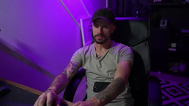 monsieurguitsxxx online show from 11/19/25, 01:38