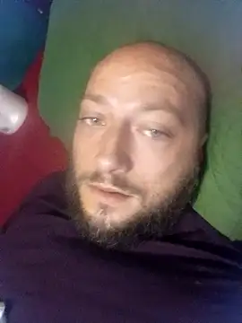 Snapshot of bobstrongdong chatting on 10/19/25, 05:24 bobstrongdong online show from 10/19/25, 05:24