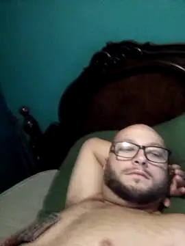 Snapshot of bobstrongdong chatting on 11/17/25, 12:33 bobstrongdong online show from 11/17/25, 12:33