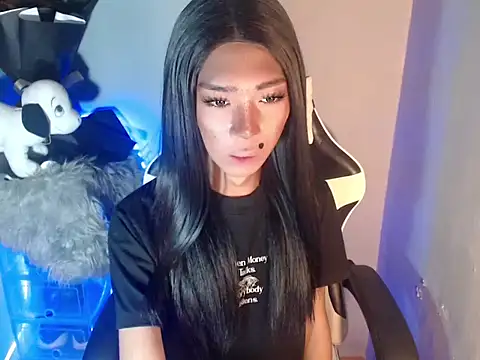 Snapshot of Yourasianbabyemma chatting on 11/05/25, 10:54 Yourasianbabyemma online show from 11/05/25, 10:54