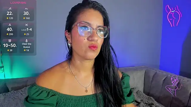 charlhot  online show from 11/18/25, 12:42