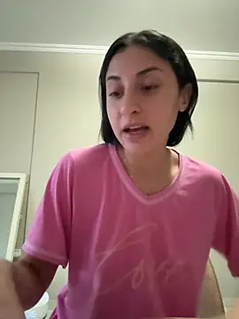 Snapshot of itsmiasofia chatting on 06/01/26, 11:23 itsmiasofia online show from 06/01/26, 11:23