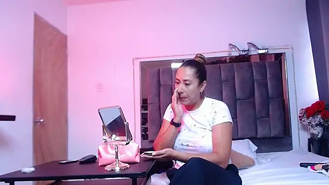 Snapshot of Salmma_Milf chatting on 05/11/26, 11:38 Salmma Milf online show from 05/11/26, 11:38