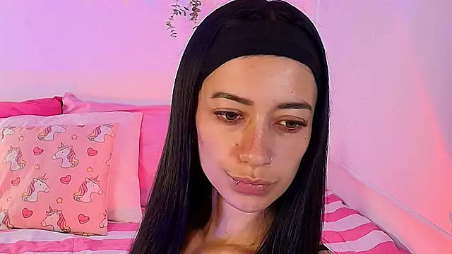 Snapshot of _TiniWild chatting on 12/02/25, 03:23 TiniWild online show from 12/02/25, 03:23