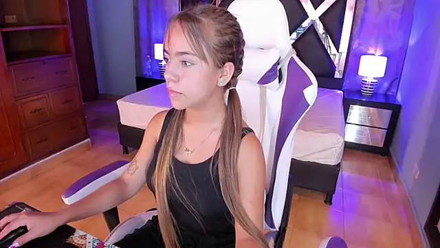 Lily CuteBoobs online show from 10/15/25, 06:08