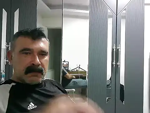 Snapshot of meroglu45 chatting on 10/23/25, 07:01 meroglu45 online show from 10/23/25, 07:01