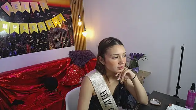 Arianaa Toro online show from 10/17/25, 02:19
