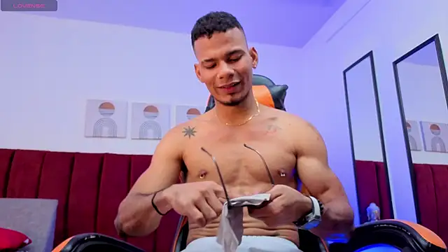 Snapshot of DaamonSlader_ chatting on 10/25/25, 08:14 DaamonSlader online show from 10/25/25, 08:14