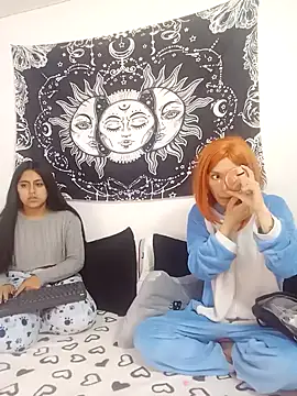 Snapshot of abby_n_emily chatting on 10/22/25, 12:16 abby n emily online show from 10/22/25, 12:16