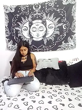 Snapshot of abby_n_emily chatting on 11/03/25, 12:28 abby n emily online show from 11/03/25, 12:28