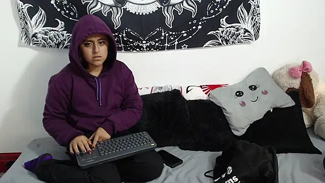 Snapshot of abby_n_emily chatting on 11/08/25, 12:27 abby n emily online show from 11/08/25, 12:27