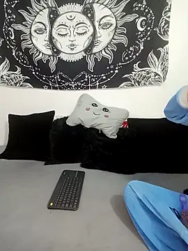 Snapshot of abby_n_emily chatting on 11/13/25, 12:15 abby n emily online show from 11/13/25, 12:15