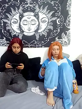 Snapshot of abby_n_emily chatting on 11/14/25, 12:26 abby n emily online show from 11/14/25, 12:26