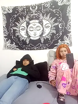 Snapshot of abby_n_emily chatting on 11/19/25, 12:27 abby n emily online show from 11/19/25, 12:27