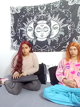 Snapshot of abby_n_emily chatting on 11/20/25, 12:27 abby n emily online show from 11/20/25, 12:27