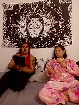 Snapshot of abby_n_emily chatting on 11/29/25, 12:19 abby n emily online show from 11/29/25, 12:19