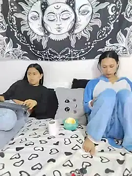 Snapshot of abby_n_emily chatting on 05/21/26, 02:24 abby n emily online show from 05/21/26, 02:24