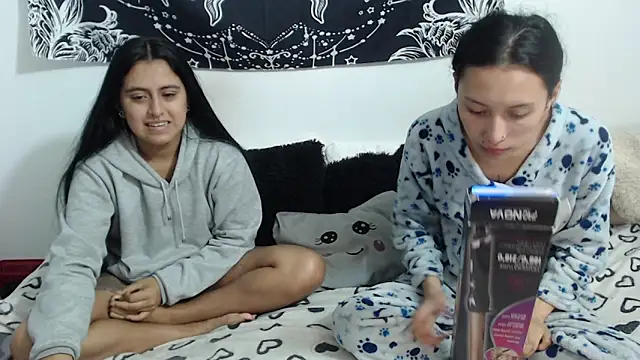Snapshot of abby_n_emily chatting on 06/06/26, 01:38 abby n emily online show from 06/06/26, 01:38
