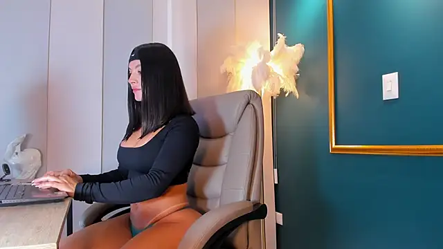 Rashel Frost  online show from 03/16/26, 05:06