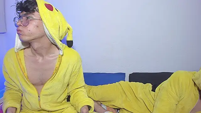 Snapshot of dani_angel_dark chatting on 10/28/25, 12:14 dani angel dark online show from 10/28/25, 12:14