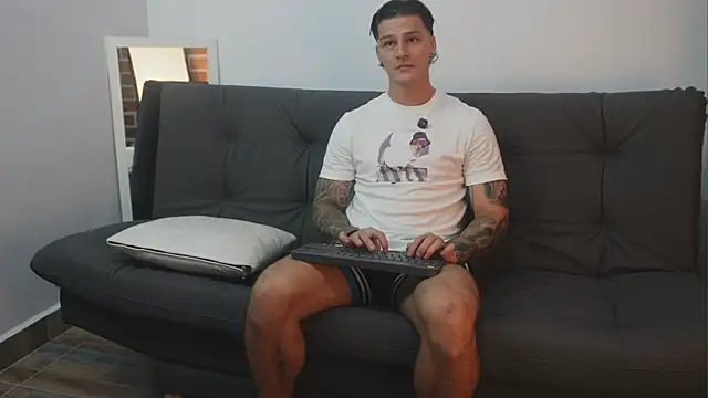 Snapshot of Dominick_walker chatting on 10/31/25, 11:39 Dominick walker online show from 10/31/25, 11:39