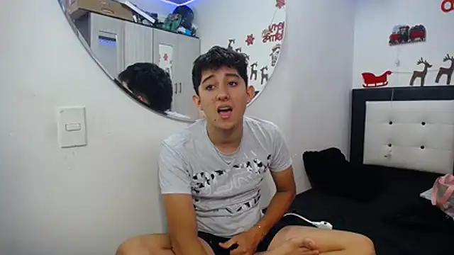 Snapshot of Dravith_Valery chatting on 12/18/25, 10:10 Dravith Valery online show from 12/18/25, 10:10