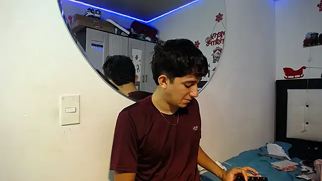 Snapshot of Dravith_Valery chatting on 12/20/25, 04:08 Dravith Valery online show from 12/20/25, 04:08